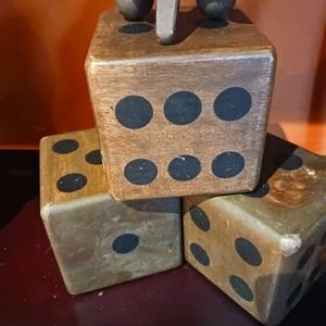 Jax and wooden cubes